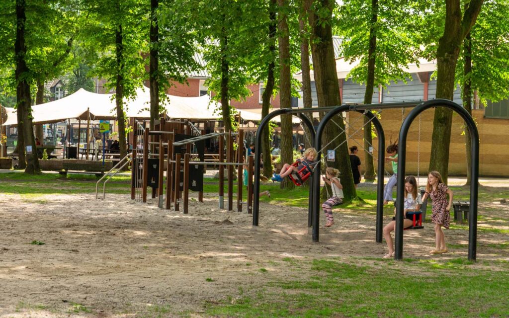 pannenkoeken eten en speeltuin